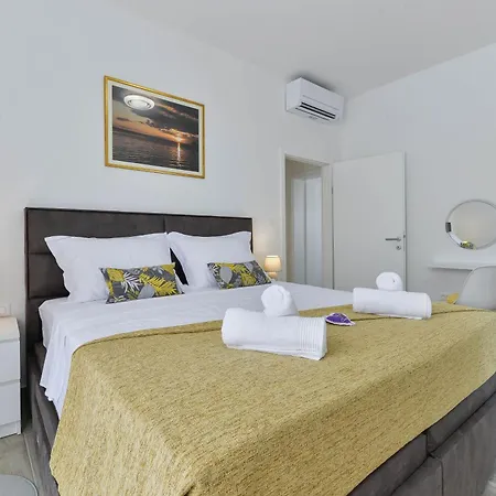 Luxury With A Swimming Pool - Mulo, Zadar - 19093 Villa